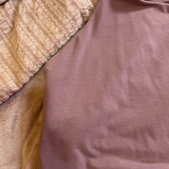 Old Navy Active 2x Navy PowerChill Light Support Go DRY Crop in Mauve - Picture 2 of 2